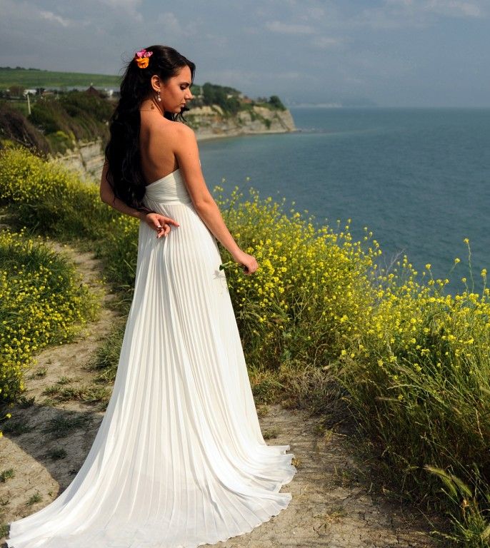 Невеста в платье в греческом стиле со шлейфом и юбкой плиссе - фото 3241447 Фотограф Дементий Радосвет