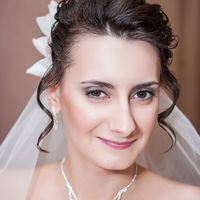 Свадебная прическа с фатой и цветами + свадебный макияж