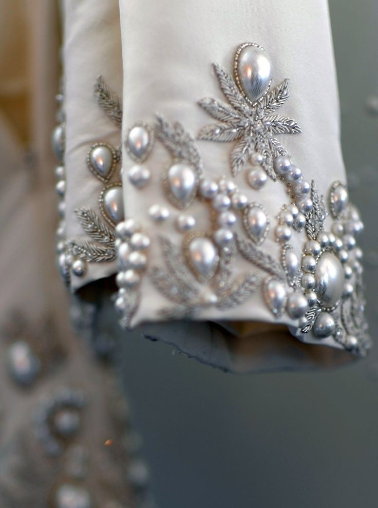Декор рукавов свадебного платья из бисера и жемчуга в винтажном стиле  - фото 3400017 MSW Модный Дом