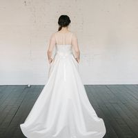 Больше фото: 

Свадебное платье «Шарлотта»
Цена: 38 900 ₽

Возможные цвета:
- молочный

При отсутствии в наличии нужного размера это платье может быть выполнено в размерах 40, 42, 44, 46, 48, а так же по индивидуальным меркам невесты.

Запись на примерку: