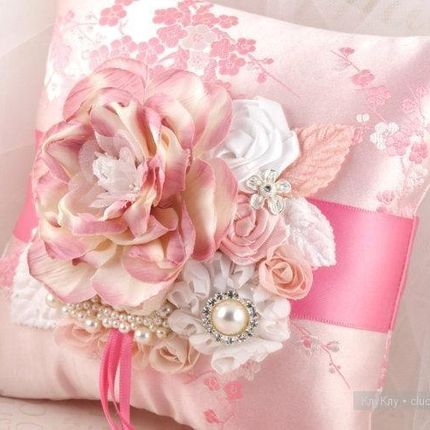 Подушка для колец в нежно-розовом цвете