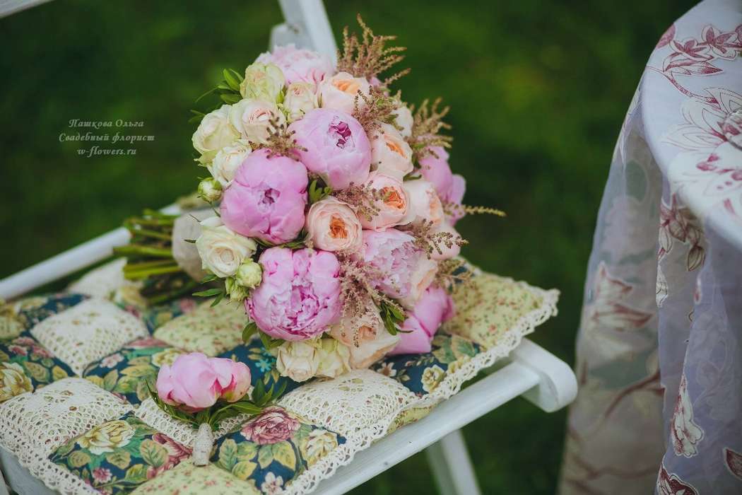 Букет с пионами и пионовидными розами - фото 10013332 Пашкова Ольга - флорист-дизайнер