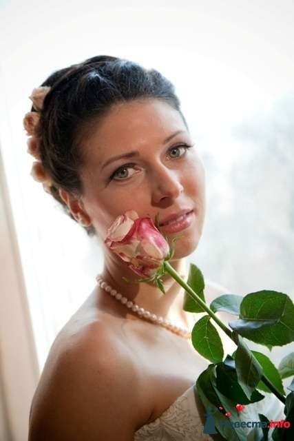 Свадебная прическа с кустовыми розами - фото 101682 Визажист-стилист Лариса Костина				