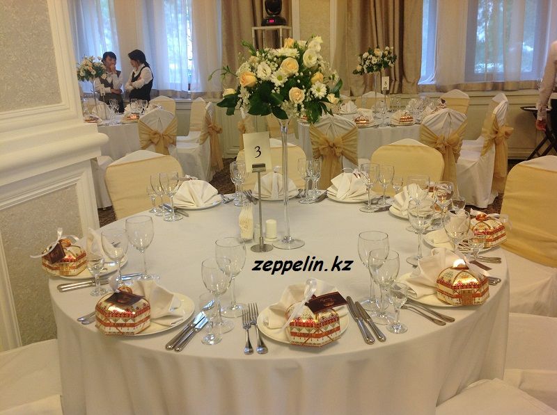 мартинка с цветами на столы для гостей - фото 1869881 Корпорация праздников - студия оформления