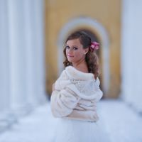Зимние свадьбы могут быть такими сказочными! 
Шубка для невесты из норки, с вышивкой от Skornyakova Design (Москва)