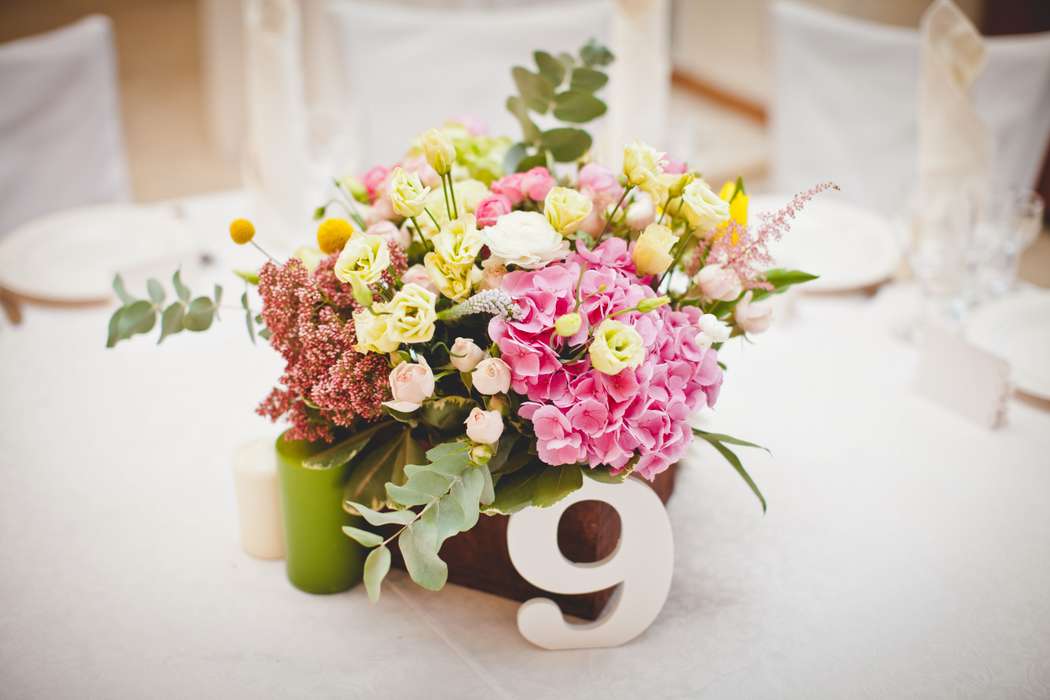 свадьба, свадебная флористика, цветы на столах гостей, деревянные ящики - фото 3893227 Студия декора и флористики Анастасии Пицик