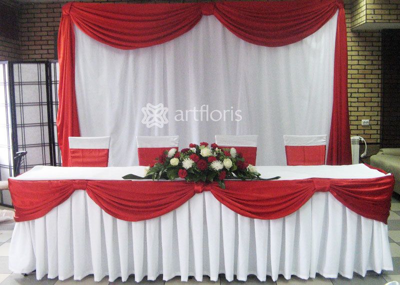 Оформление свадебного президиума стол, фон и цветы
