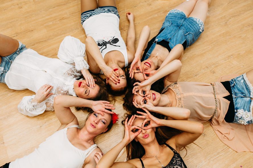 Девичник в екатеринбурге. Фата для девичника. Тематика для девичника. Фотосъемка девичника. Фотозона на девичник.