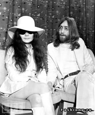Соучастник группы The Beatles Джон Леннон и дочь зажиточного предпринимателя Йоко Оно поженились на Пиренейском полуострове 20 марта 1969 года. Йоко была творческим человеком. Она точно не та дама, которая может показаться на свадьбе в традиционном длинно - фото 1702985 Организатор и ведущая Марина Оганова