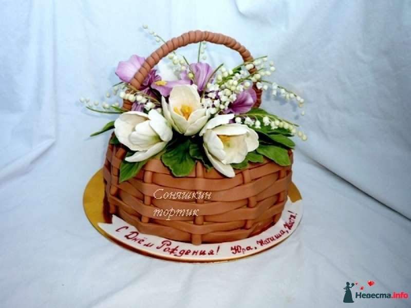 корзинка с весенними цветами - ландыши, тюльпаны,  ирисы. - фото 442679 Кондитер Софья Кружнова