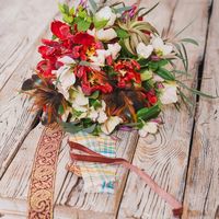 Букет невесты с тюльпанами и суккулентами