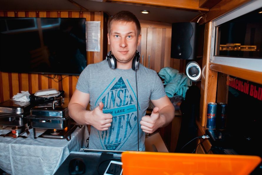 Dj sasha. Диджей Семенов. Саша Семенов диджей Питер. Диджей семён Ревда. Саша (диджей) фото.