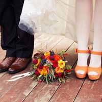 лакада, ресторан, свадьба за городом, свадьба у воды, осенняя свадьба, октябрь, букет, туфли, оранжевый