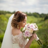 образ невесты, низкий пучок, букет невесты, букет из пионов