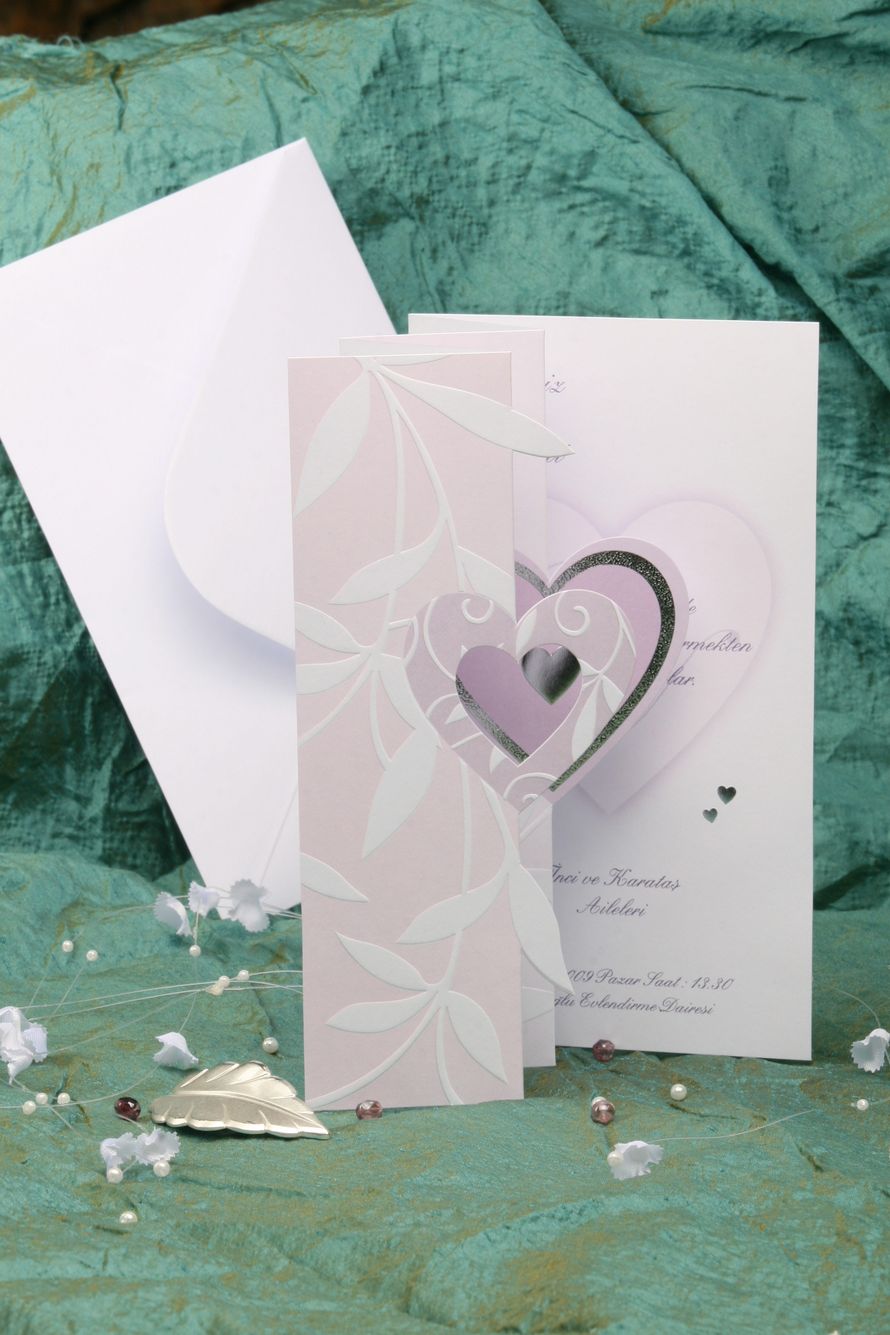 Свадебное приглашение написанное на открытке с оригинальным конвертом в тематике свадьбы на зеленом фоне  - фото 1015919 Erdem - свадебные пригласительные