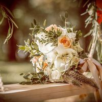 Букет невесты с розами и амарилисом