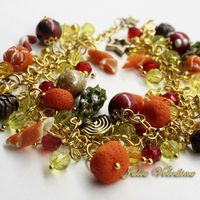 Браслет "Красно-желтый Мандариновый Новый год" в красно-желтой-золотой гамме с множеством мельчайших элементов.Елочные шары, шишки, мандарины елочки, леденцы, звездочки! 1350 руб