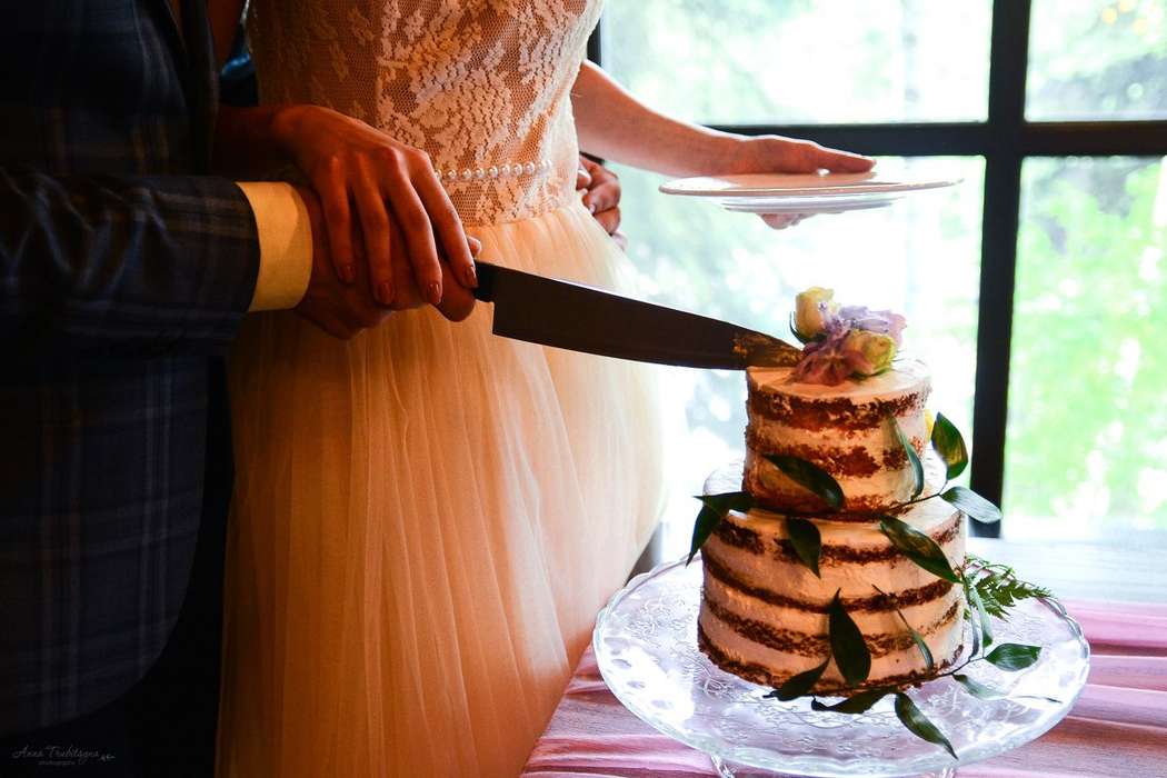 декор стола, полиграфия, торт, разрезание торта - фото 13751676 Фотограф Анна Трубицына