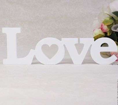 Слово love для президиума молодоженов - фото 10083828 Дизайнер флорист Ольга Федотовских