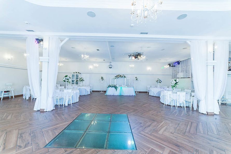 Фото 18425132 в коллекции  Цветочный свадебный ресторан на 150 гостей - Банкетный комплекс "Замок в Пушкине"