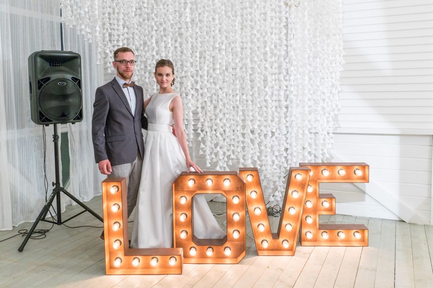 Фотозона со светящимися буквами LOVE - фото 17089194 Kalibridm - студия декора и флористики