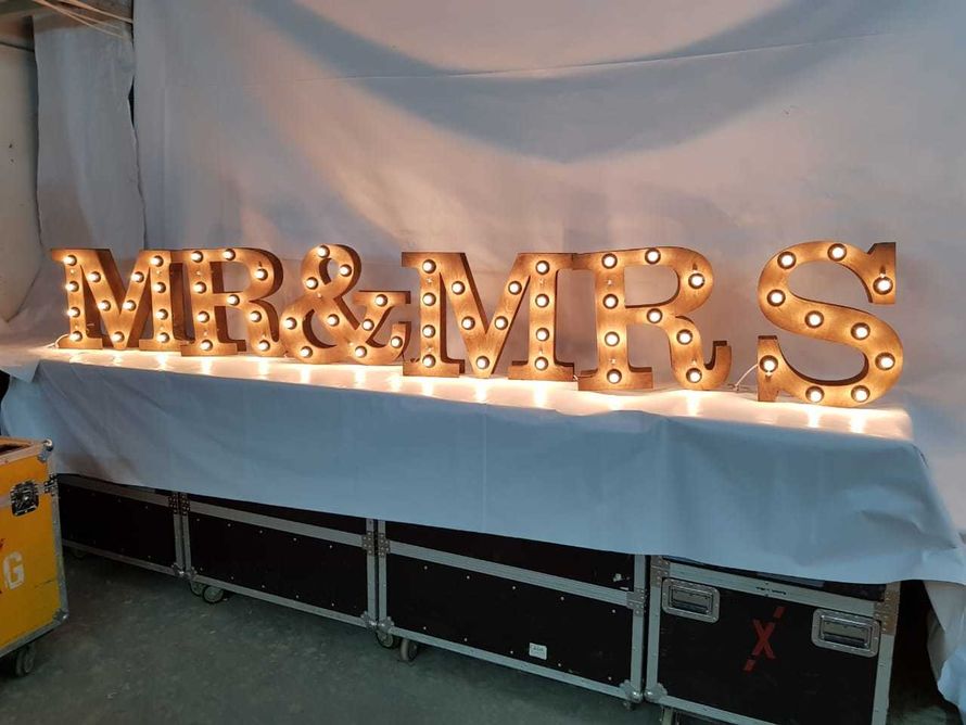 Буквы с лампочками Mr&Mrs, 50 см