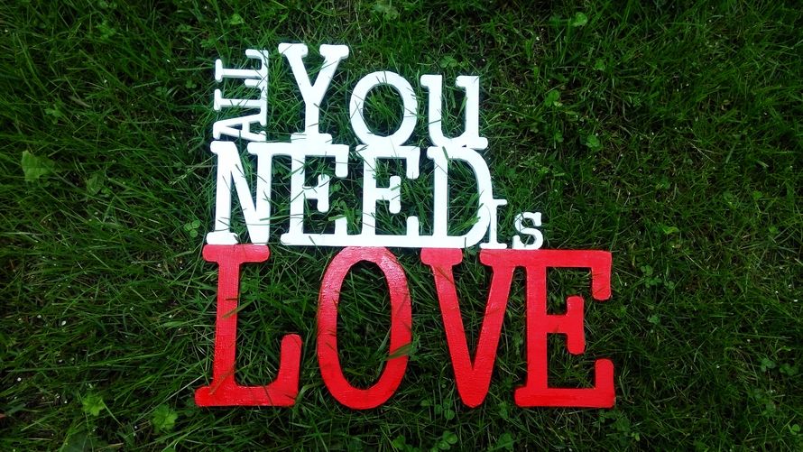 Надпись All you need is love