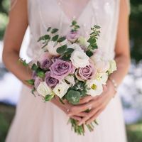 Букет невесты с розами лавандового цвета