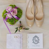 Подушечка для колец из живых цветов,бутоньерка для жениха