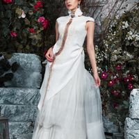 АВТОРСКОЕ свадебное платье ЭТНО.
Для стильных невест. Богатая фактура, ассиметрия и многоуровневый декор подчеркивает стройность фигуры. Можно носить как наряд с юбкой другого силуэта и даже с брюками. Верх - ассиметричная блуза. ФЕЛТтехника, ручная работ