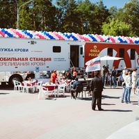 С 9.00 до 13.00 жители Челябинска сдавали кровь на базе специально оборудованного мобильного комплекса заготовки крови Станции переливания крови ФМБА России в г. Челябинске.