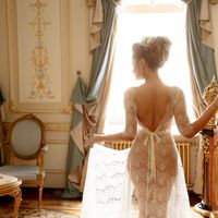 Будуарное платье "Анабель" - кружевное будуарное платье для настоящей королевы! 
В этом платье прекрасны все элементы: 
- кружево высокого качества;
- роскошный длинный шлейф;
- утонченная открытая спинка;
- атласный поясок.

• Материал - кружево.  
• Цве
