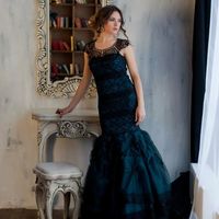 Черно-бирюзовое платье "Рыбка". Размер 40-48, стрейч
Стоимость 1200 руб в день.
350 руб в час. (минимум 2 часа)