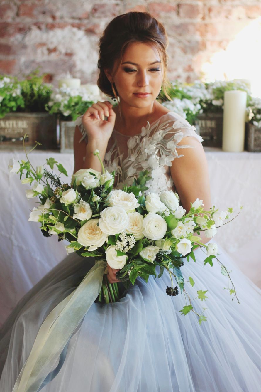 Роскошный раскидистый букет невесты - фото 14361130 Студия цветов и декора Aster