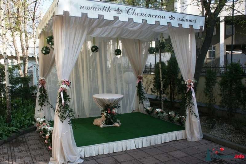 Флористическое оформление беседки.  - фото 91710 Вашкетова Юлия - организатор свадеб, флорист.