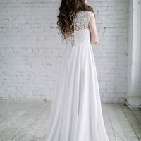 Свадебное платье с закрытым верхом и шифоновой юбкой размер 40,42, 44