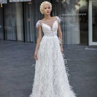 Свадебное платье с перьями "Матиола"