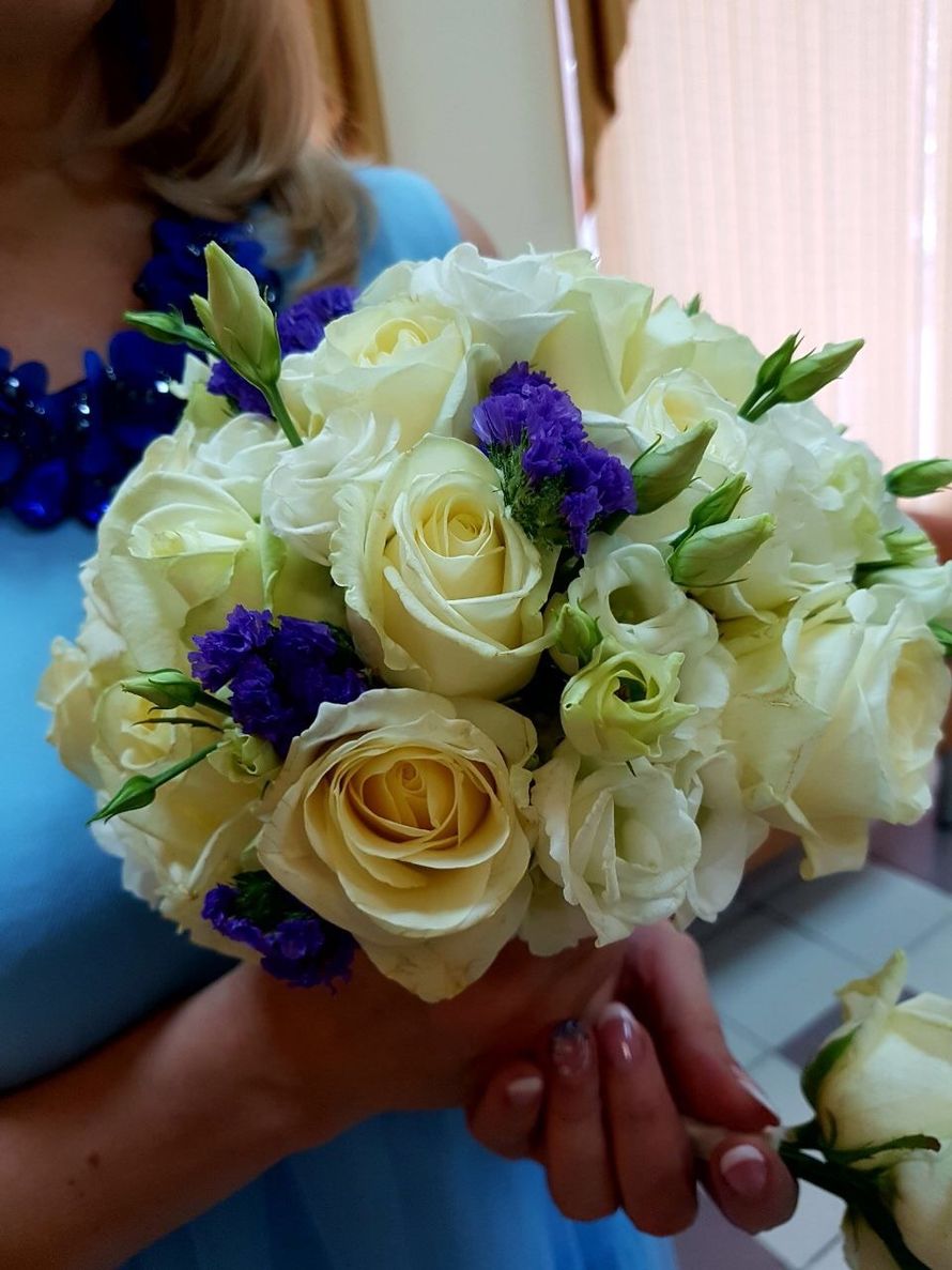 Букет невесты с розами и статицей