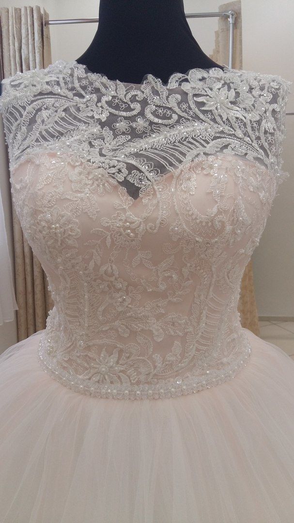 Свадебное платье в цвете пудры