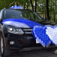 Свадебные украшения на машину напрокат в бело-синем цвете