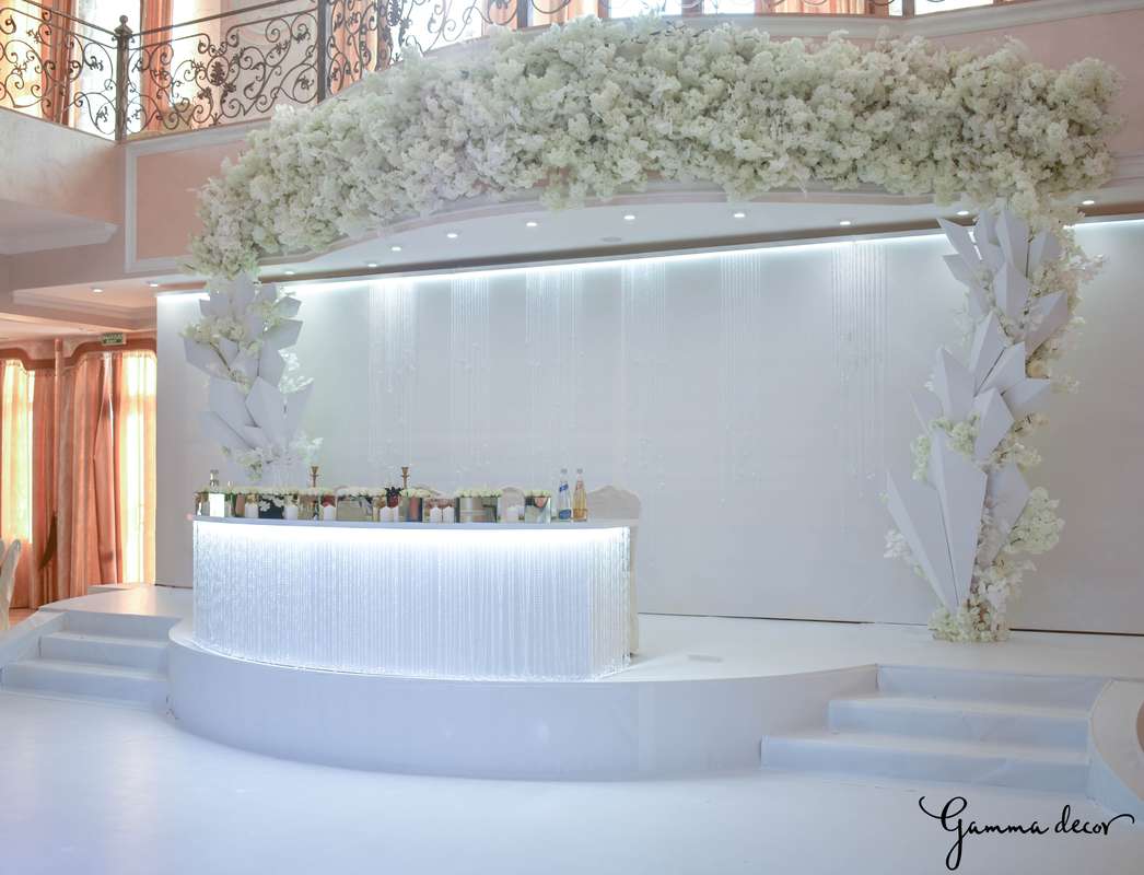 Место жениха и невесты - фото 17833598 Gamma Decor - студия декора