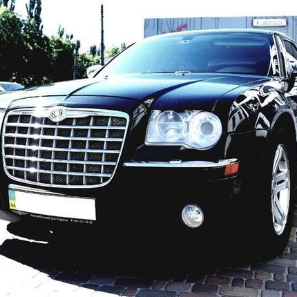 136 Chrysler 300C черный аренда авто, 4 ч.