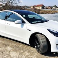 242 Авто Tesla Model 3белая в аренду, 3 часа