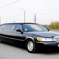 051 Лимузин Lincoln Town Car чёрный в аренду 