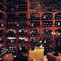 грамотно составляем  винную карту, это  поможет сэкономить лишние расходы
деньги, работаем с поставщиками вин