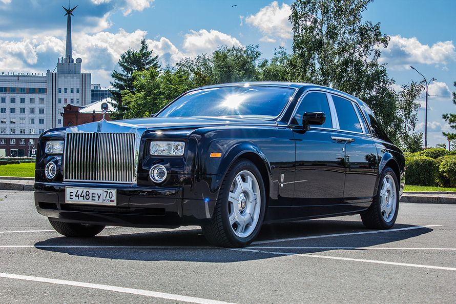 Rolls-Royce Phantom, черный в аренду, 1 час 