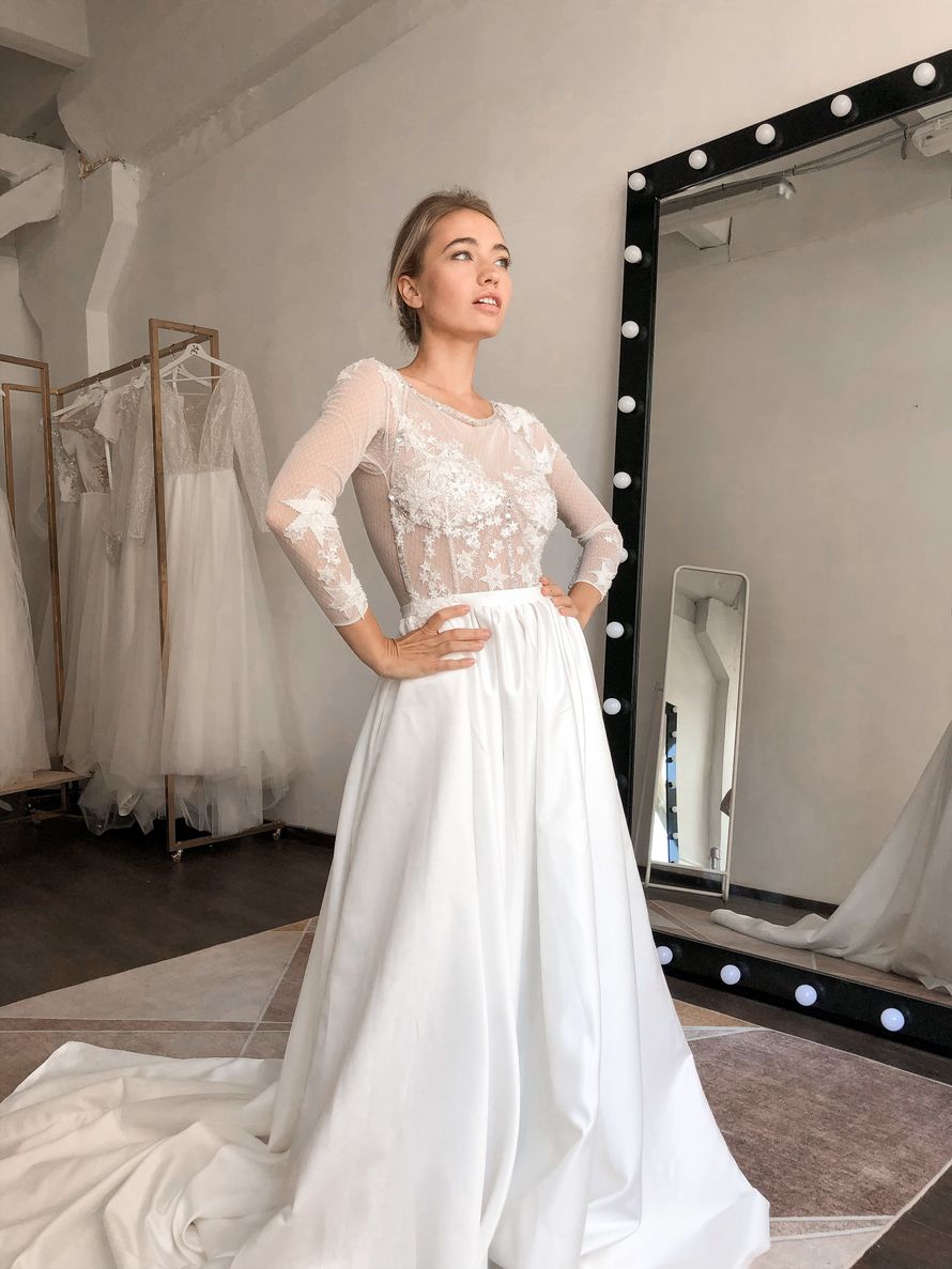 Платье стильное с длинным шлейфом "Орион"