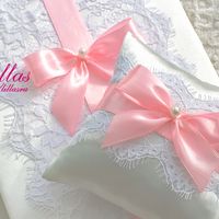 Свадебная подушечка для колец с розовым бантом. 