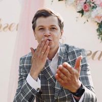 Ведущий Евгений Цветков