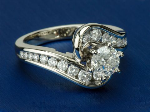 Золотое кольцо с бриллиантами 1.29 карат